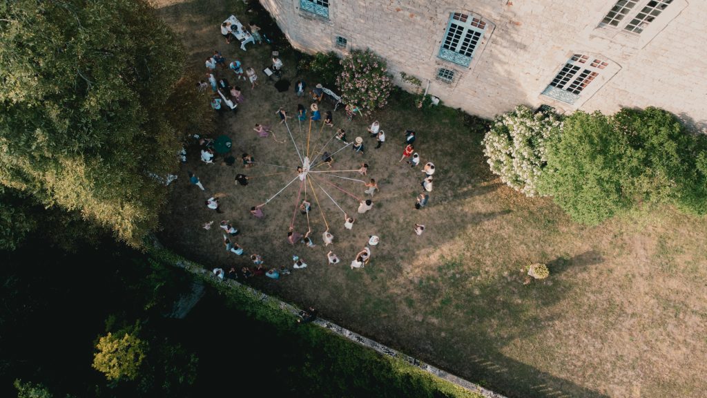 Drone bouquet de la mariée au chateau de Goudourville